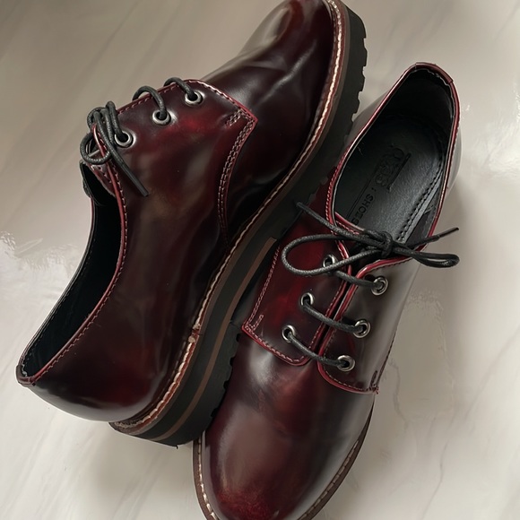 NEW • Leather Lace Up Flat Shoes - Picture 8 of 9